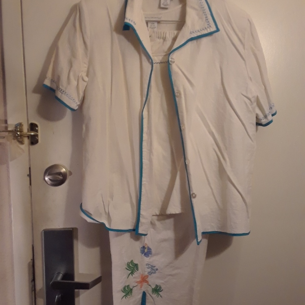 Pants suit